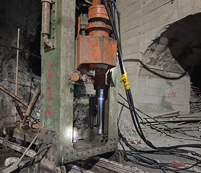 導(dǎo)孔-擴孔-反井施工